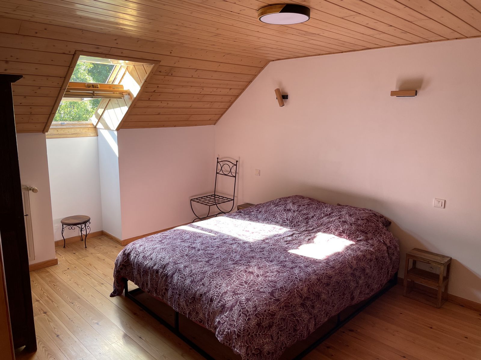 Grande chambre avec lit Queen Size et lit gigogne