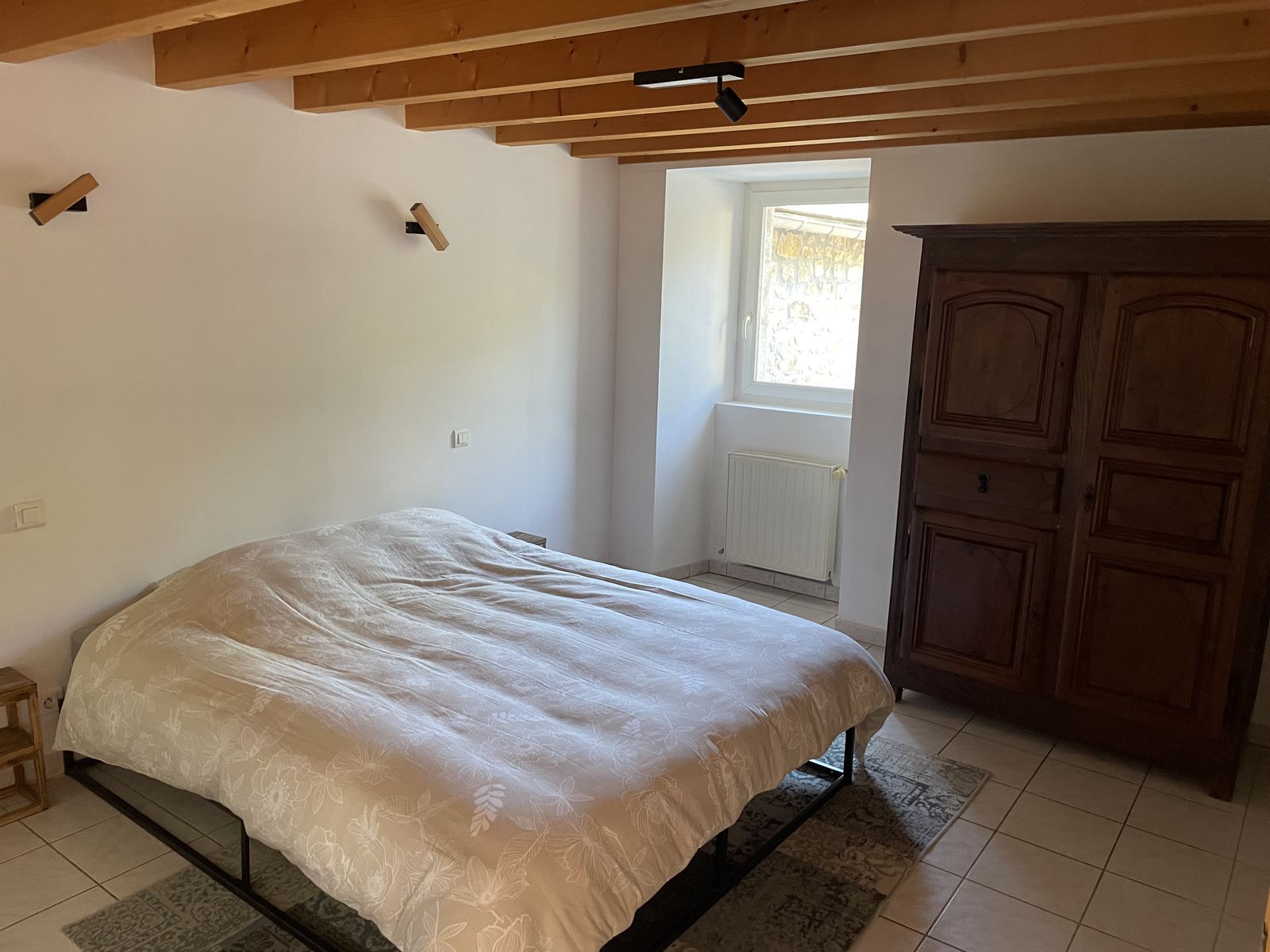 Chambre du rez-de-chaussée avec lit Queen Size